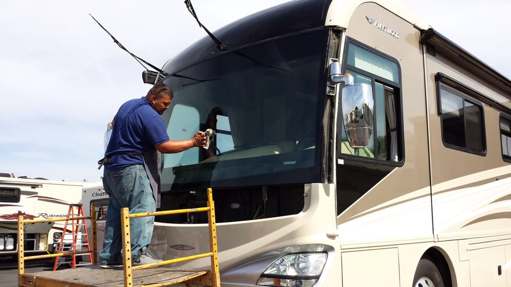 SAUL’S AUTO GLASS 17539 Preston St, Hesperia, California Windshield