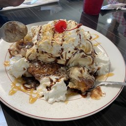 a plate of ice cream sundaes a plate of ice cream sundaes