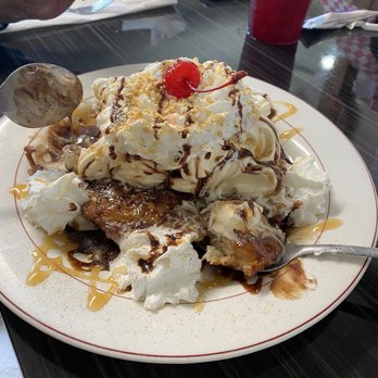 Somethin Sweet - a plate of ice cream sundaes - American Near Me - Stilwell, Oklahoma Somethin Sweet - a plate of ice cream sundaes - American Near Me - Stilwell, Oklahoma
