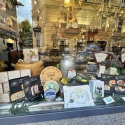 Casa dei latticini - Front of shop