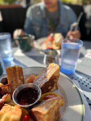 Mama's On Washington Square by null