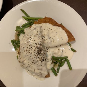 Settles Hotel - Chicken fried steak with pepper gravy, mashed potatoes and green beans. Delicious! - Hotels Near Me - Big Spring, Texas