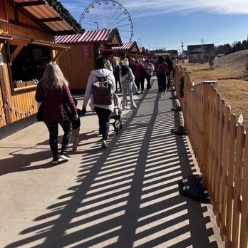 Cullman Christkindlmarkt - The walkway at market - Festivals Near Me - Cullman, Alabama