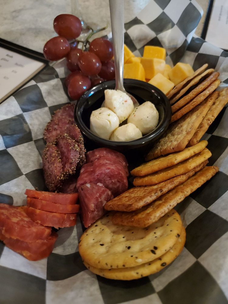 WOODLAND CELLARS 212 N Main St, Hubbard, Ohio Wine Tasting Room