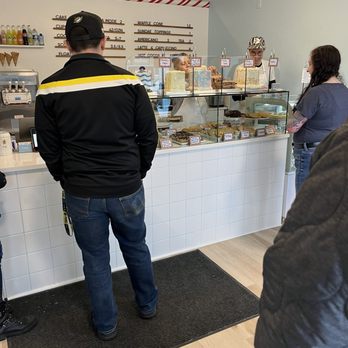 Frosty's - Ice Cream & Frozen Yogurt Near Me - Lakewood, Ohio