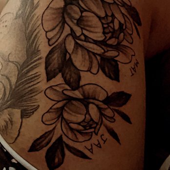 Blue Collar Tattoo - Flowers done by Siena - Tattoo Near Me - Costa Mesa, California Blue Collar Tattoo - Flowers done by Siena - Tattoo Near Me - Costa Mesa, California