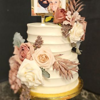 Lisa's Custom Confections - a wedding cake - Custom Cakes Near Me - Angleton, Texas Lisa's Custom Confections - a wedding cake - Custom Cakes Near Me - Angleton, Texas
