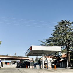 Los Altos 76 Service & Gas Station
