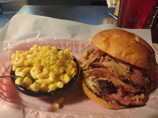 Big Hole BBQ Victor by null