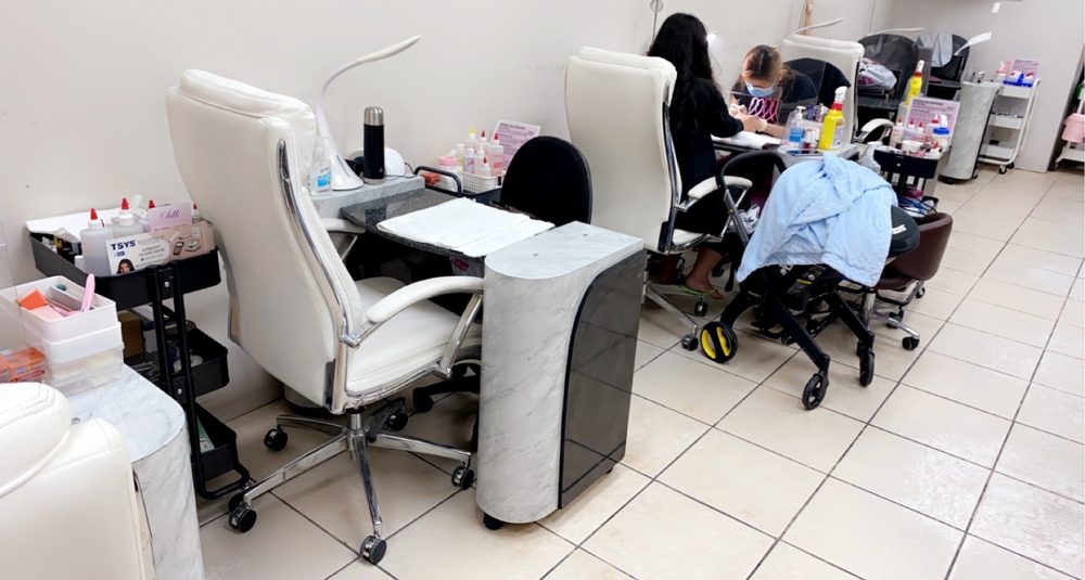 SILK NAILS Updated September 2024 81 Photos & 52 Reviews 248 N