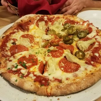 Frugatti's - Pepperoni, artichoke hearts, garlic, jalapeños!! The crust is amazing and the cheese is so smooth. ^-^ - Italian Near Me - Bakersfield, California