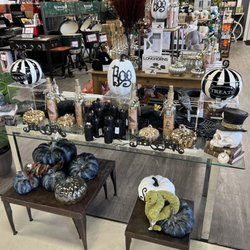 Ace Hardware - Seasonal decorations