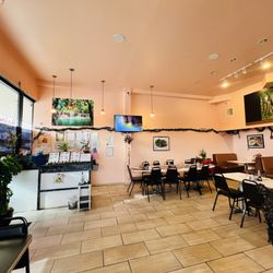 Asian & Mini's Seafood - Dining Room