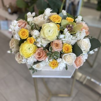 Le Fleur IV - Gorgeous Birthday Flowers - Florists Near Me - Costa Mesa, California