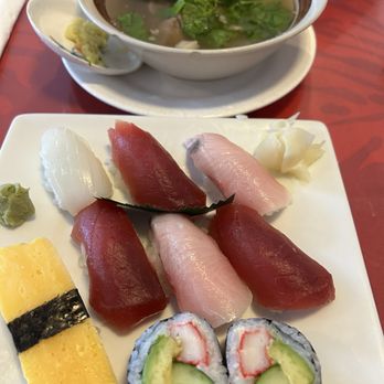 Sunrise Restaurant - Sushi & pig's feet soup special - Sushi Bars Near Me - Honolulu, Hawaii