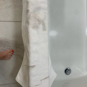 One Lakeside - Dirty towel trying to clean tub greasy dirty tub. - Hotels Near Me - Coeur d'Alene, Idaho One Lakeside - Dirty towel trying to clean tub greasy dirty tub. - Hotels Near Me - Coeur d'Alene, Idaho