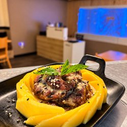 Sweet sticky rice with mango