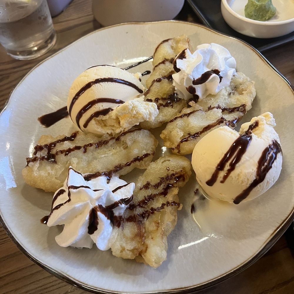 Fried banana ice cream dessert Fried banana ice cream dessert