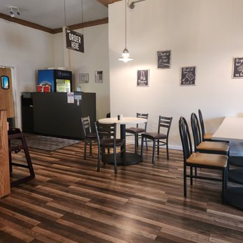 Comfortably Yummm - Inside dinning - New American Near Me - Monaca, Pennsylvania Comfortably Yummm - Inside dinning - New American Near Me - Monaca, Pennsylvania
