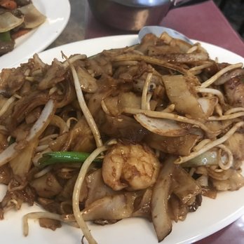 Hong Kong Seafood - Combination chow fun - Chinese Near Me - Hayward, California
