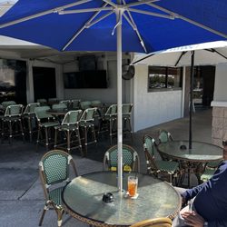 Mixers Bar & Grill - Outside seating