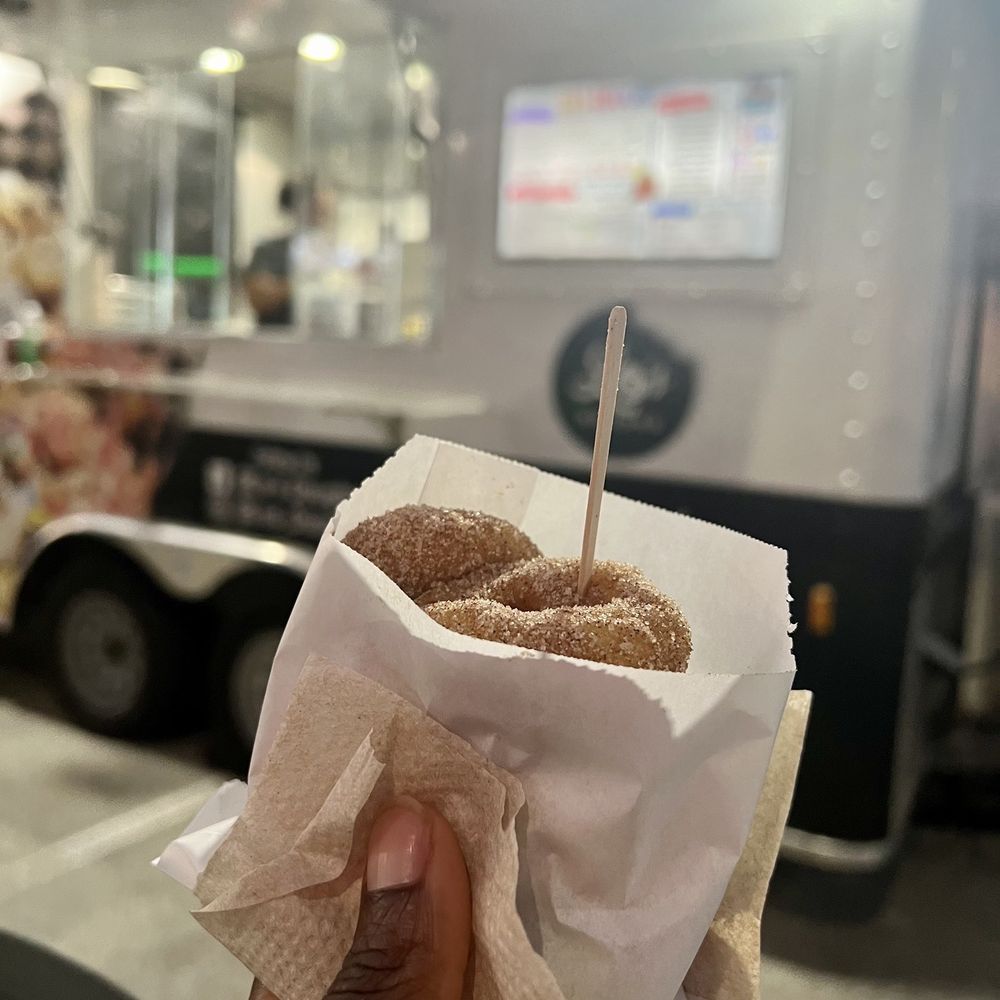 Lo’s Doughs - Half dozen cinnamon sugar. - Donuts Near Me Lo’s Doughs - Half dozen cinnamon sugar. - Donuts Near Me