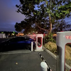 Tesla Supercharger - Vista