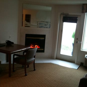 Shilo Inns Ocean Shores - Kitchen area, sitting room w/ fake fireplace, sleeper sofa and deck with a view of the ocean. - Hotels Near Me - Ocean Shores, Washington Shilo Inns Ocean Shores - Kitchen area, sitting room w/ fake fireplace, sleeper sofa and deck with a view of the ocean. - Hotels Near Me - Ocean Shores, Washington