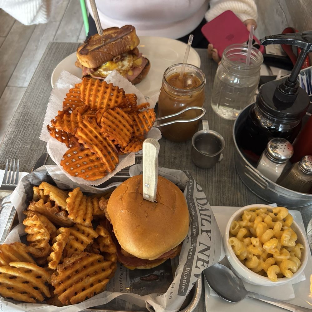 The Committed Pig - The Rutgers Sandwich with waffle fries Mac and Cheese - Breakfast & Brunch Near Me - Morristown, New Jersey The Committed Pig - The Rutgers Sandwich with waffle fries Mac and Cheese - Breakfast & Brunch Near Me - Morristown, New Jersey