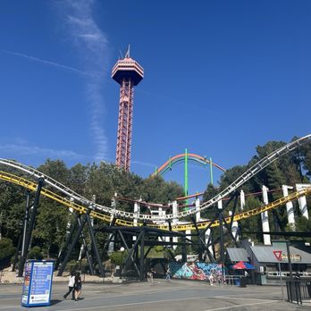 Six Flags Magic Mountain - Amusement Parks Near Me - Valencia, California