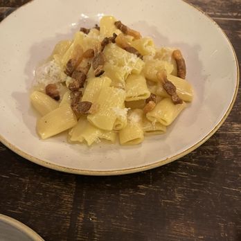 La Bottega Linka - Rigatoni - Italian Near Me - Prague, Puerto Rico