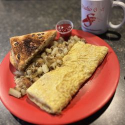 Studio Grill - Pick me Up Omelet - Bacon, fresh spinach and homemade chipotle pesto.