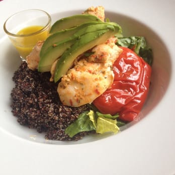 Tasman - Kycklingsallad med avokado, quinoa och grillad paprika - Cafes Near Me - Stockholm, Alberta Tasman - Kycklingsallad med avokado, quinoa och grillad paprika - Cafes Near Me - Stockholm, Alberta