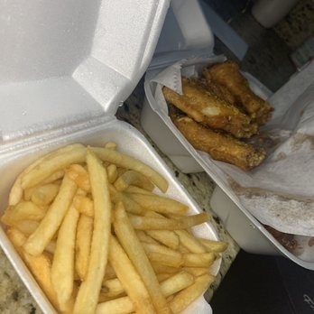 Roger's Wing - Lemon pepper 10 Pieces Wings - Chicken Wings Near Me - Chicago, Illinois