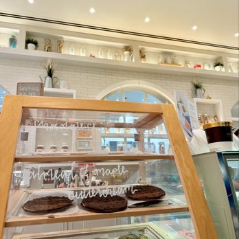 Bacio di Latte - inside - Gelato Near Me - Newport Beach, California Bacio di Latte - inside - Gelato Near Me - Newport Beach, California