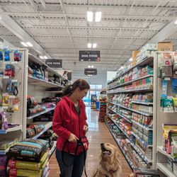 Ren's Pets - Shopping for his own treats at Ren's Pets:-)