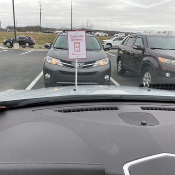 Chick-fil-A - ows a parking lot full of cars - Fast Food Near Me - Columbus, Indiana