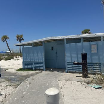 Fred Howard Park - Bathroom - Parks Near Me - Tarpon Springs, Florida