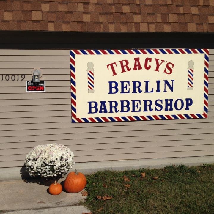 Tracy's Berlin Barber Shop Logo