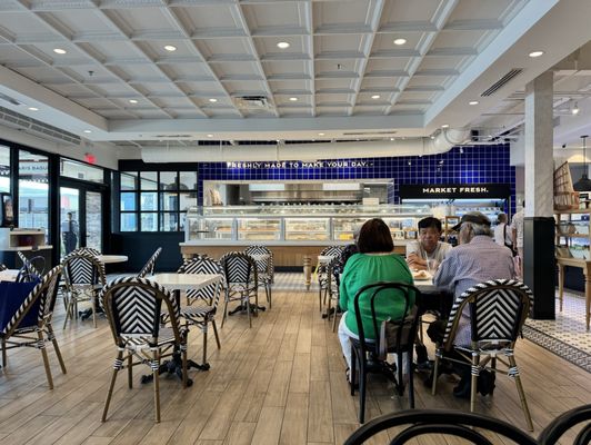 Paris Baguette by null