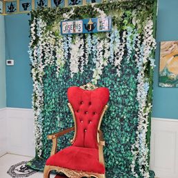 Throne photo op
