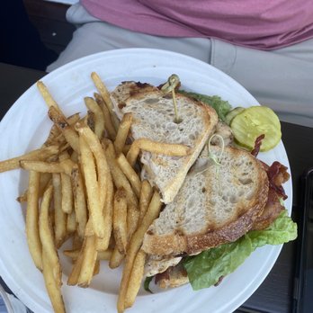 Lobsterville Bar & Grille - Bars Near Me - Oak Bluffs, Massachusetts