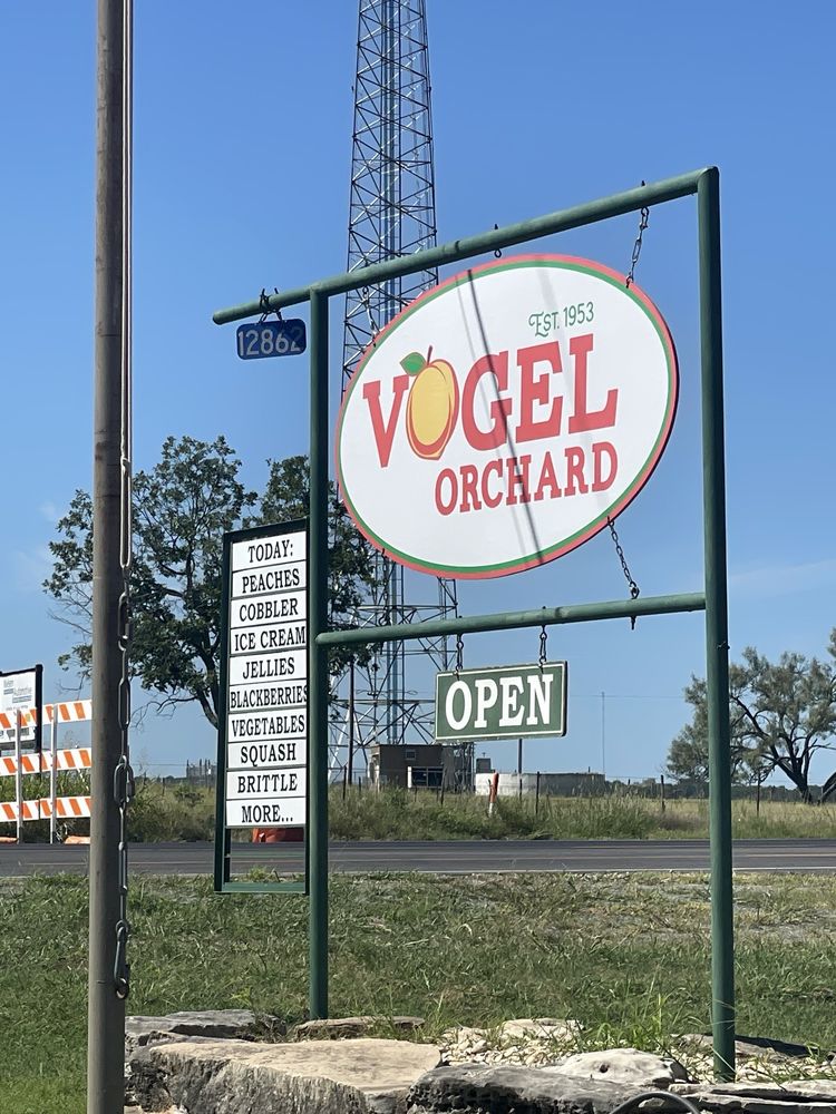 Vogel Orchard Logo