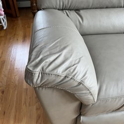 La-Z-Boy Furniture Galleries - Bad left side