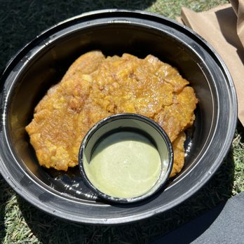 Hemingway’s Cuban Kitchen - Tostones w/ garlic sauce - Cuban Near Me - Tampa, Florida