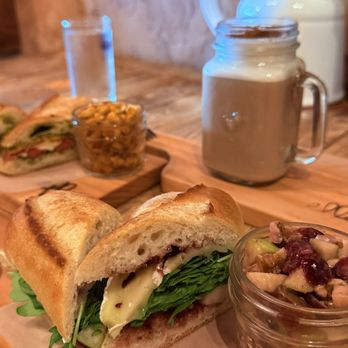 Ella Cafe - Coffee & Tea Near Me - Plantation, Florida