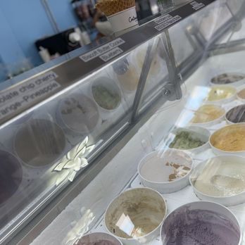 Castaways Ice Cream - Lots of options... wish they had more unique flavors instead of the regular staples - Ice Cream & Frozen Yogurt Near Me - Honolulu, Hawaii
