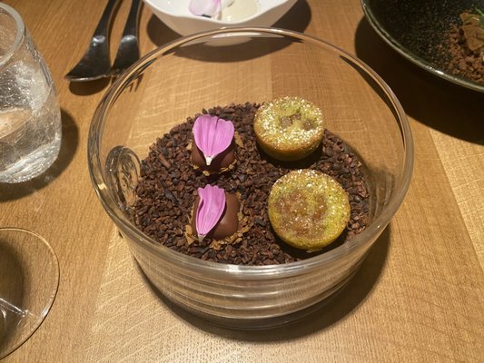 Qui plume la lune by null