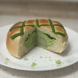 Oh My Pan Bakery & Cafe - Matcha buttermilk mochi bun