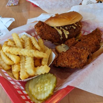 Dave's Hot Chicken - Slider and 1 tender combo, spice level "hot" - Chicken Shop Near Me - Missouri City, Texas Dave's Hot Chicken - Slider and 1 tender combo, spice level "hot" - Chicken Shop Near Me - Missouri City, Texas